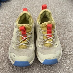 On cloudleap little kids size 11